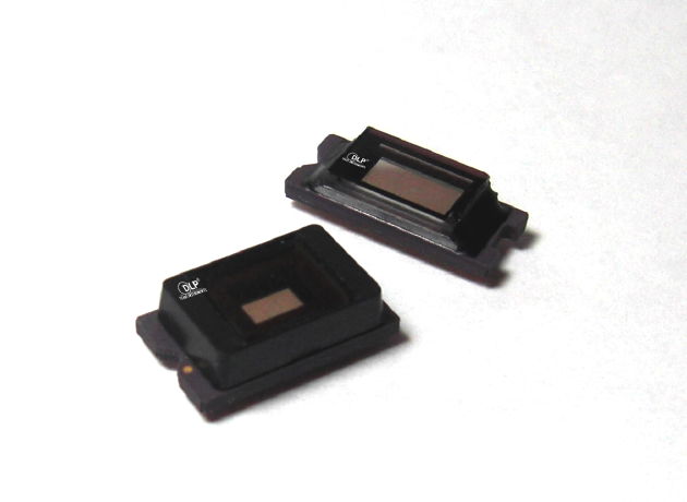 ti-dlpe28099s-2nd-generation-3-pico-chipset-in-background-1st-generation-17-pico-chipset-in-foreground