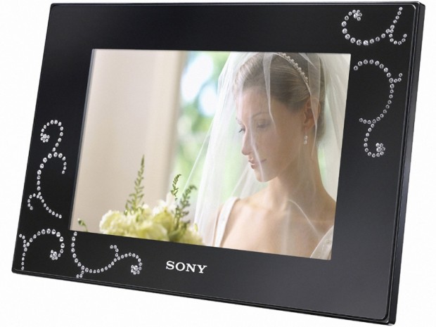 Rápido Posteridad tenga en cuenta Sony's Swarovski crystal-studded photo frames | TechCrunch