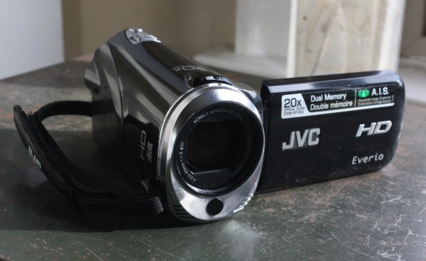 Comment on Review: JVC GZ-HM340 compact HD camcorder by how to connect jvc camcorder to tv – Gotvall