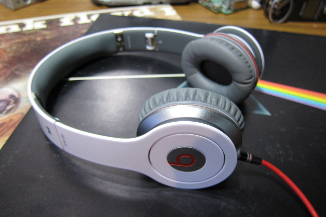 0 Headphone Review Battle Bowers Wilkins P3 Vs Beats By Dr Dre Solo Techcrunch