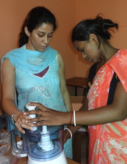 domestic-worker-kitchen-training-small