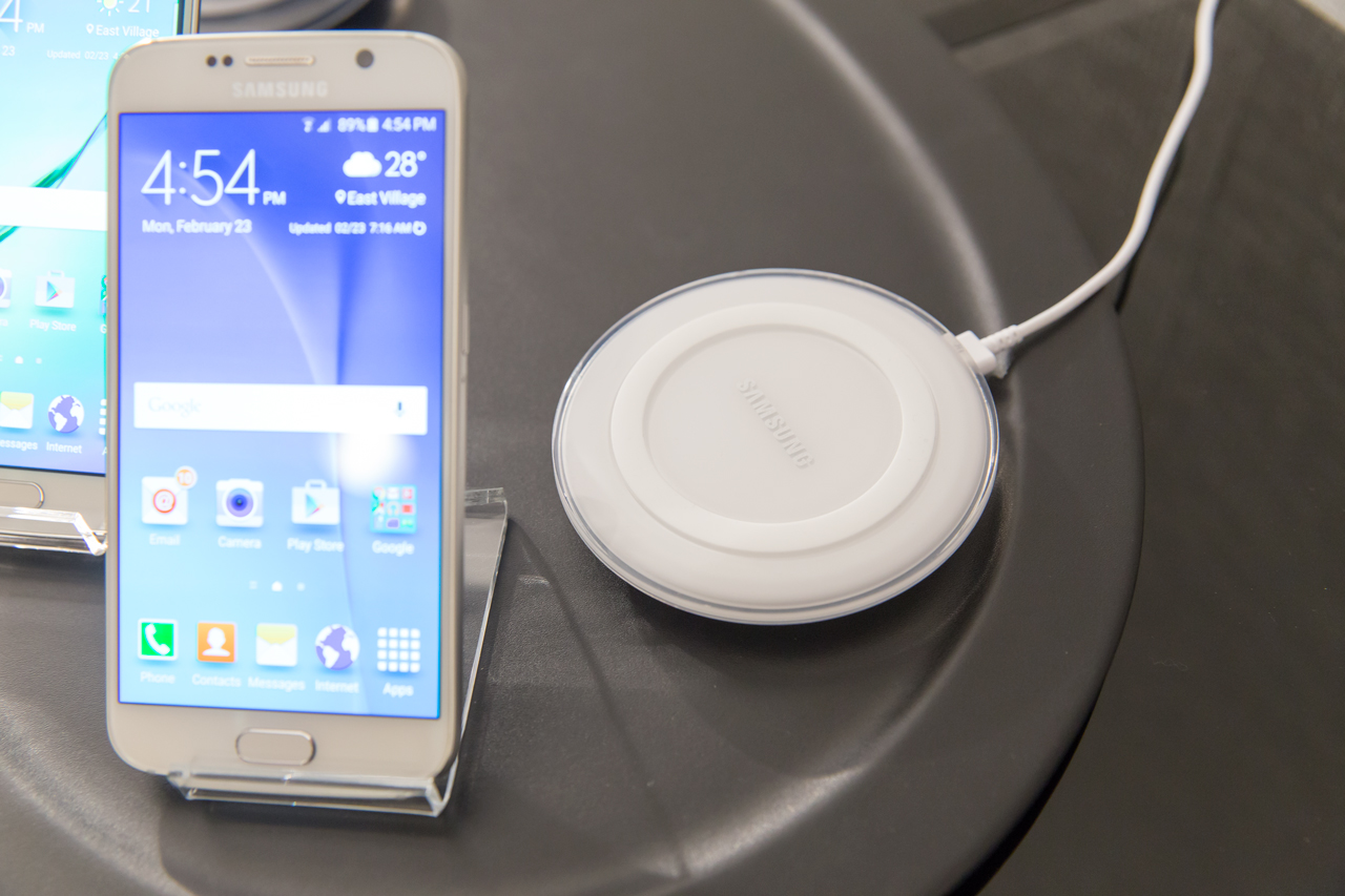 galaxy-s6-and-wireless-charger