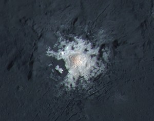 Bright spot at the center of Occator Crater / Image courtesy of NASA