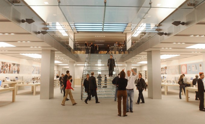 UNITED KINGDOM - NOVEMBER 18: The interior of the new Apple store seen on Regent Street in central London, Thursday November, 18, 2004. Apple's first retail store in Europe will open Saturday, November 20, 2004. (Photo by Andy Shaw/Bloomberg via Getty Images)