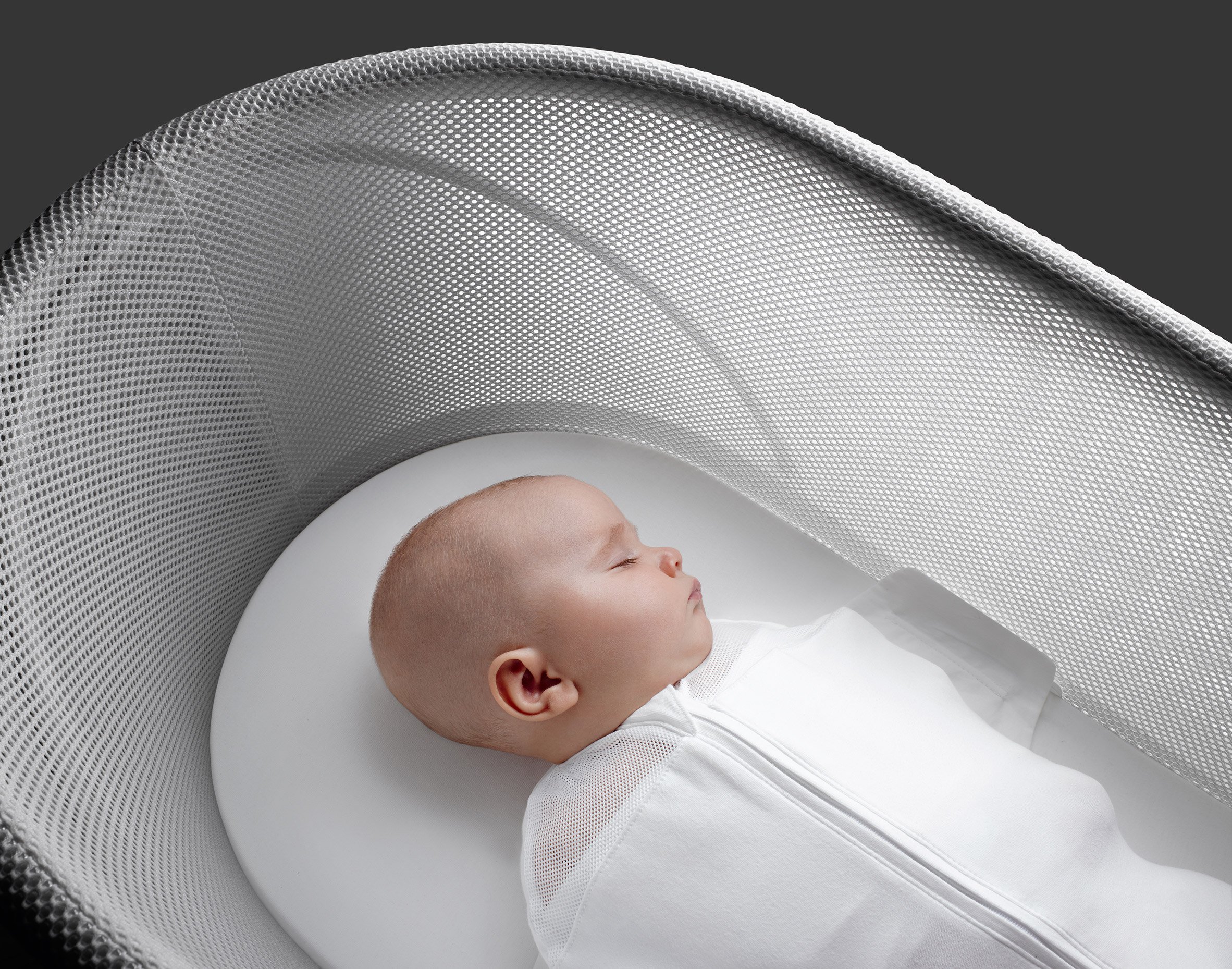 robotic-crib-for-happiest-baby-yves-behar-designs-childrens-furniture_dezeen_2364_col_3