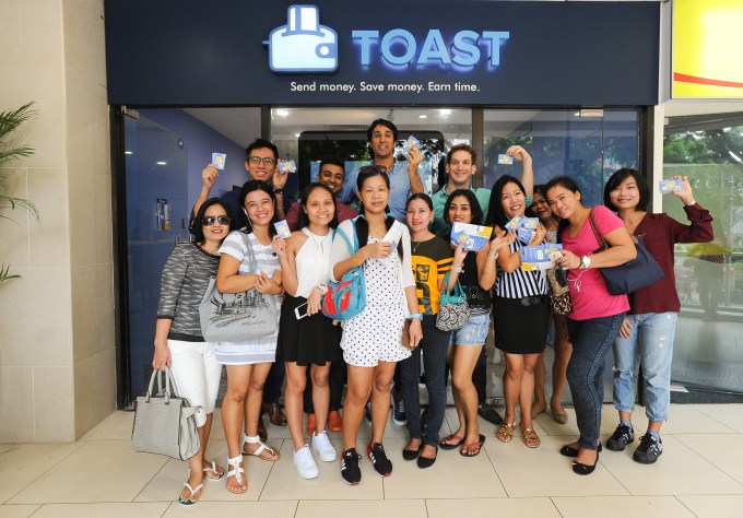 toast-singapore-team-with-some-clients-aaron-siwoku-in-middle