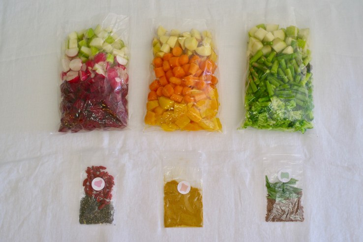 Thistle Baby sends pouches of organic ingredients ready to be blended or steamed at home to make baby food. 