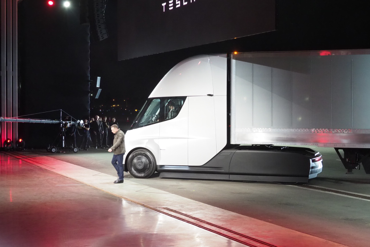 This Is Teslas Big New All Electric Truck The Tesla Semi